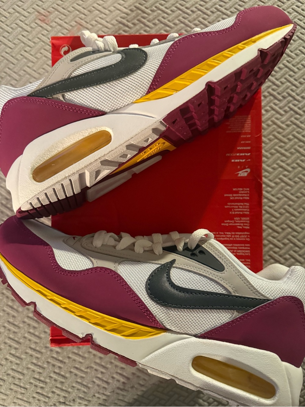 Nike Air Max Correlate - Sneakers — White, Plum & Yellow